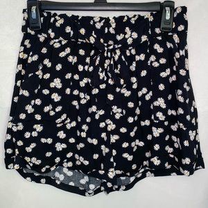 Kohls SO Juniors High Rise Black Shorts with White Flowers, Size: M